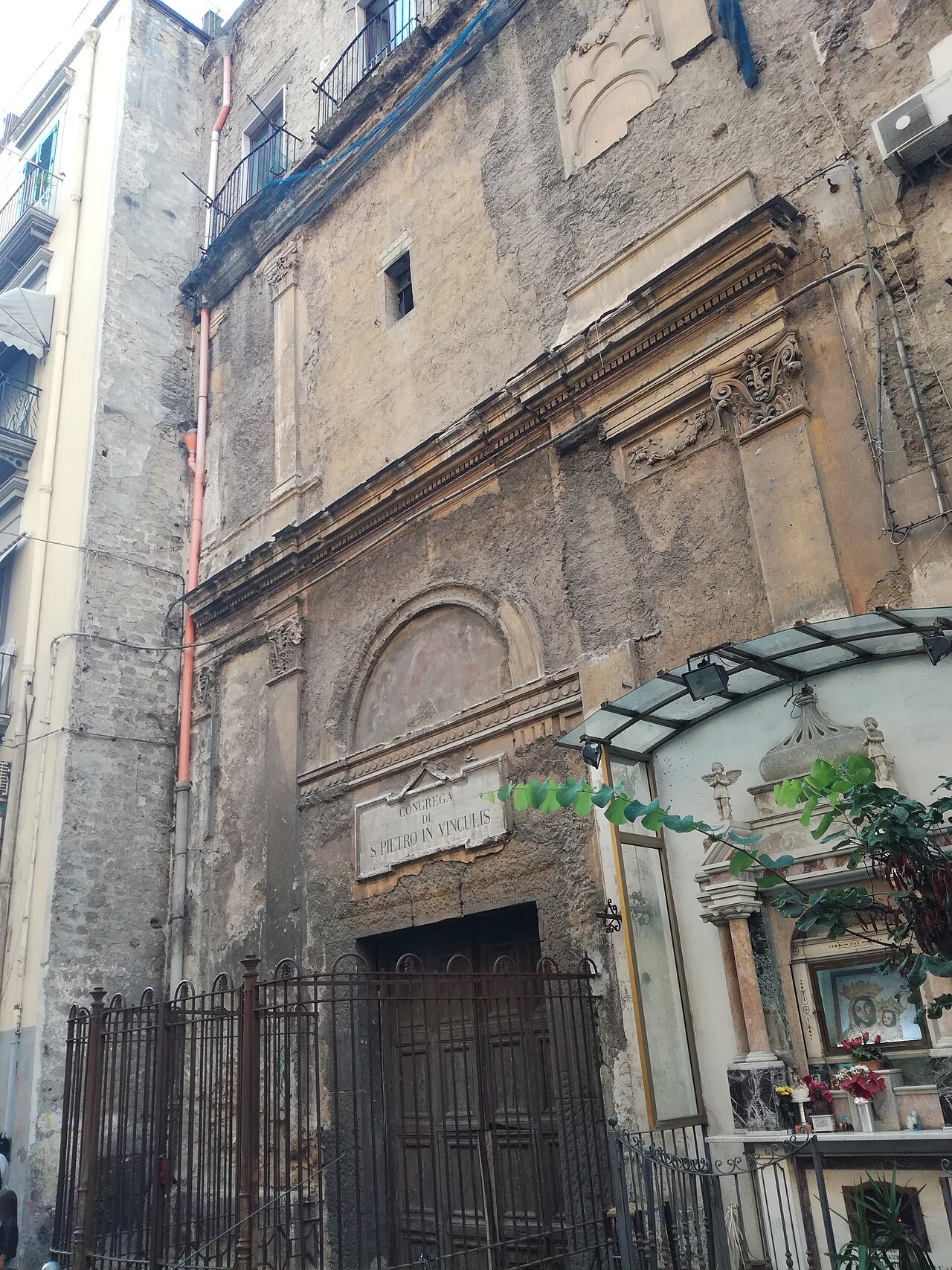 Chiesa di San Pietro in Vinculis a Napoli