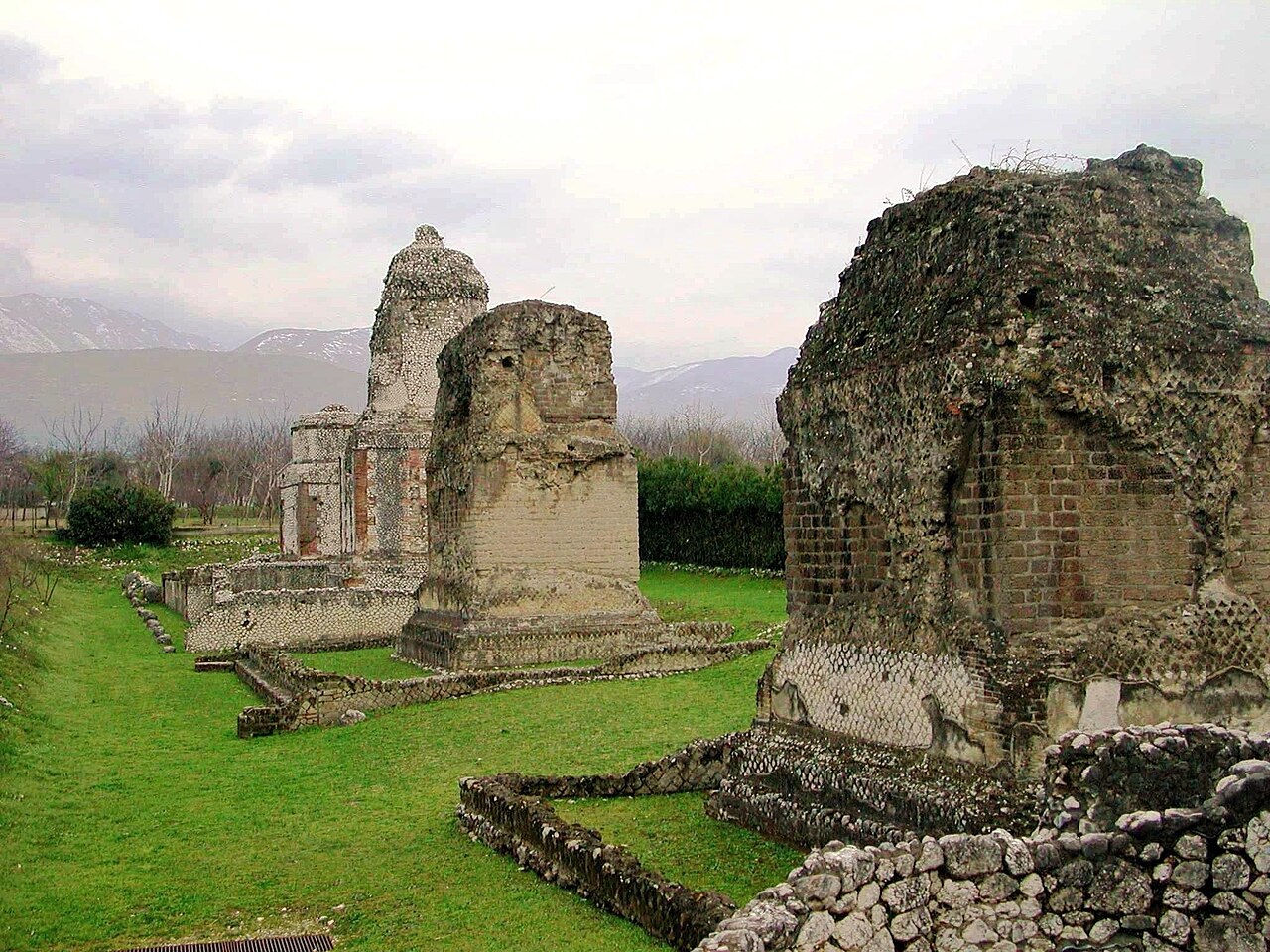 Monumenti funerari di Abella