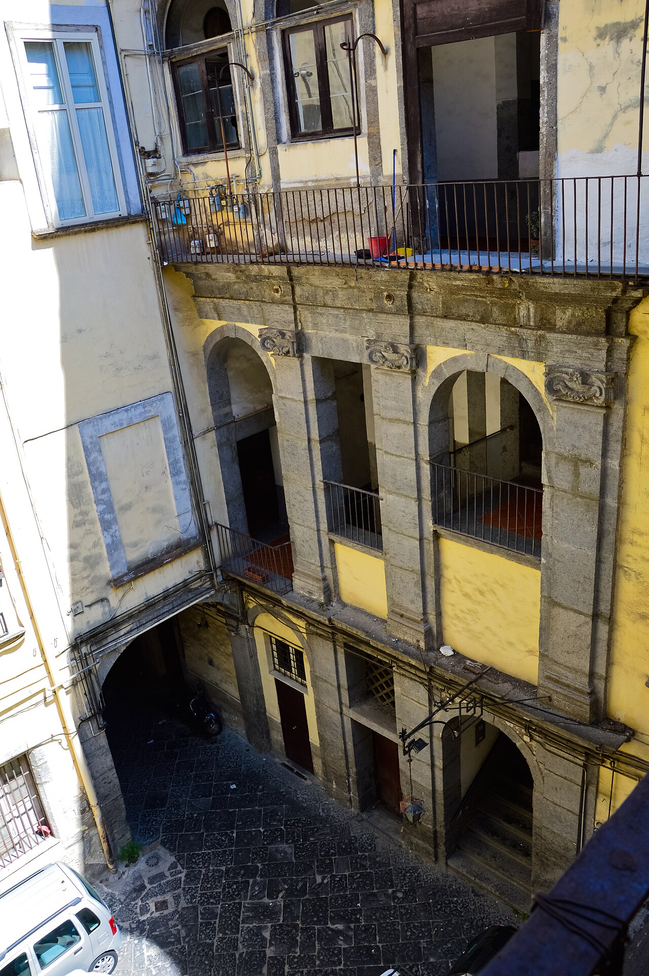 Palazzo De Rosa a largo Regina Coeli