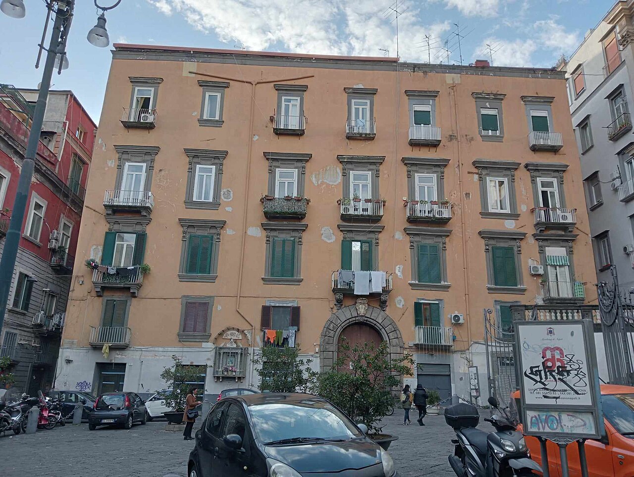 Palazzo in Largo Donnaregina Nr. 4
