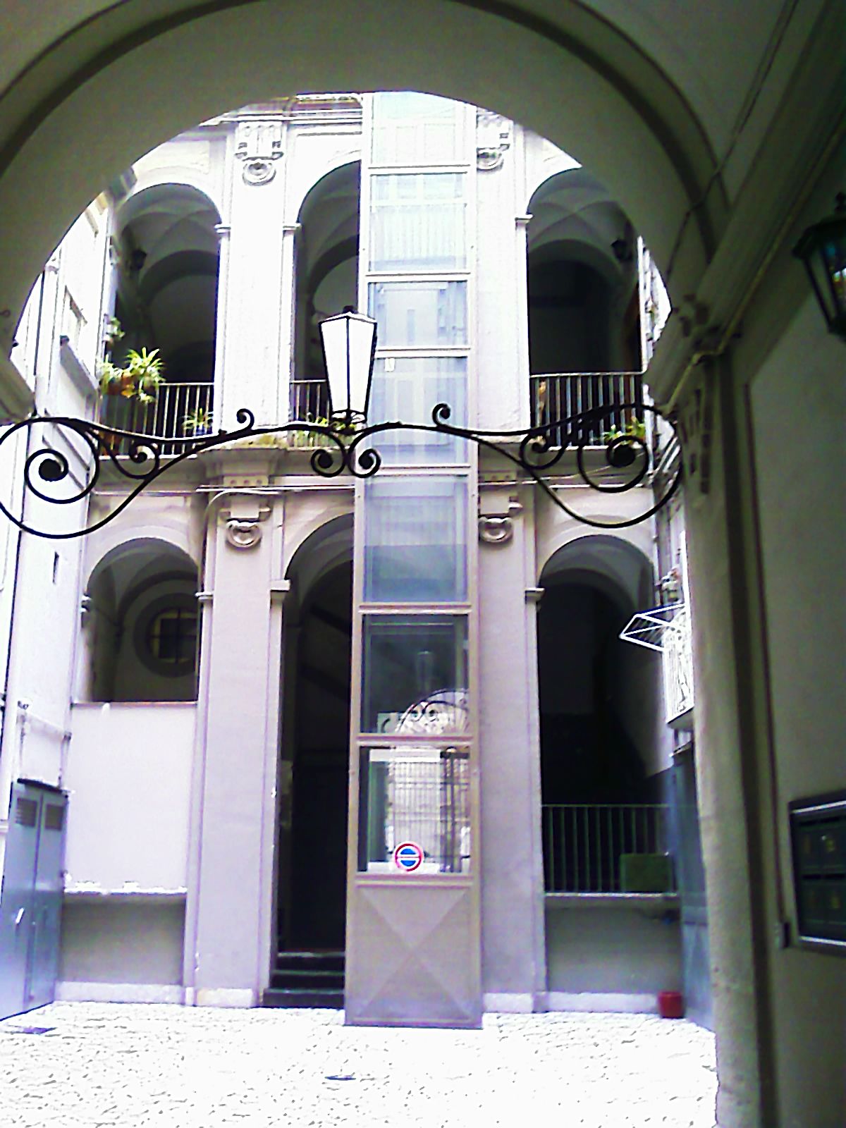 Palazzo in via Materdei 20