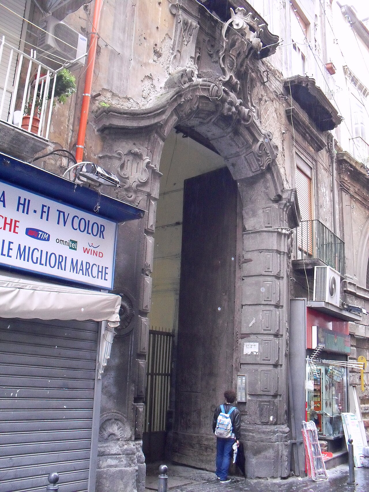 Palazzo in via Tribunali 169