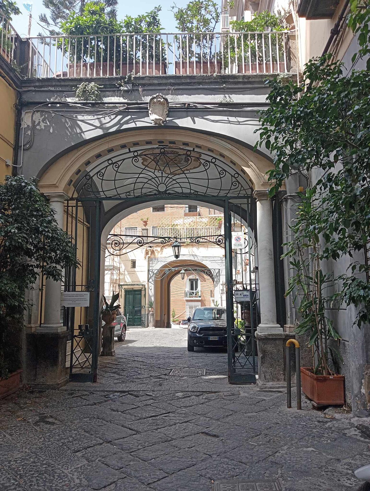 Palazzo Pignatelli di Monteroduni