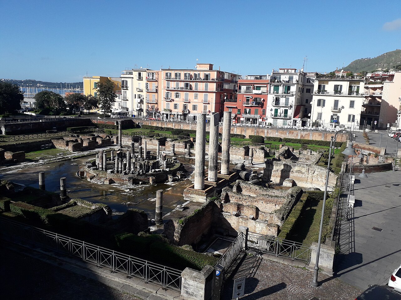 Parco archeologico dei Campi Flegrei - anfiteatro Flavio e tempio di Serapide