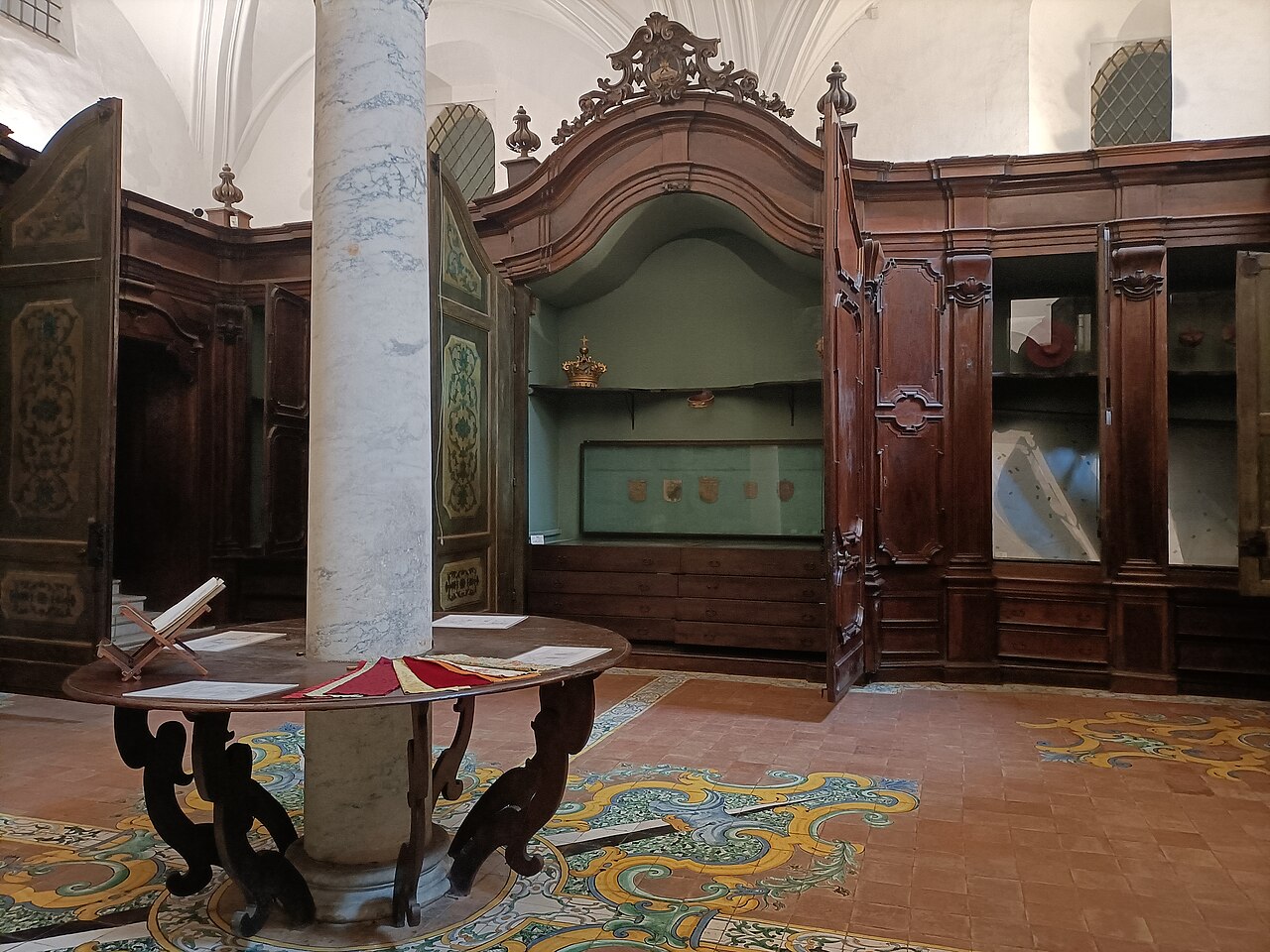 Sala degli Arredi sacri - basilica di San Domenico Maggiore