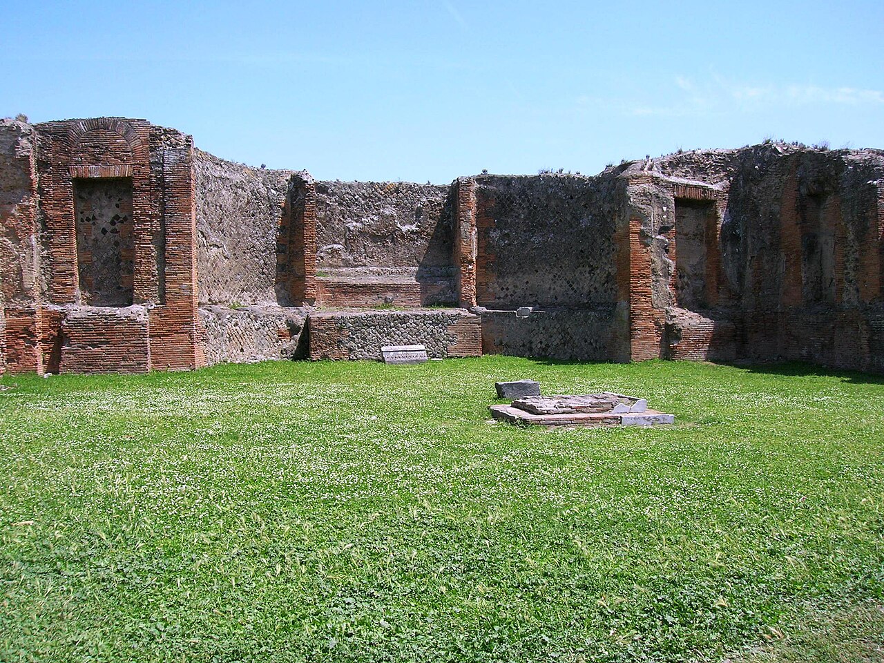 Santuario de los Lares Públicos