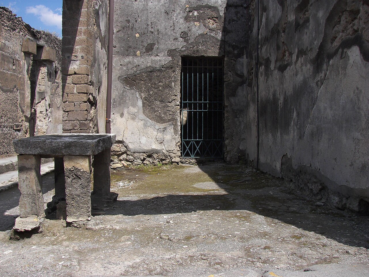Taberna di M. Noni Campani (VII.1.41)
