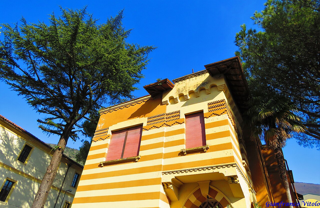 Villa Egg